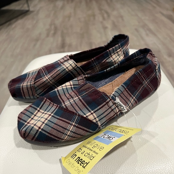LAST PRICE🍒🤍 TOMS plaid comfort flats ✨ - Picture 6 of 13